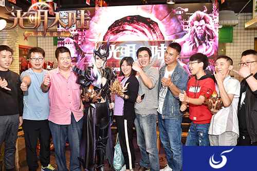 小龙虾祭燃爆山城 《光明大陆》新服预约开启