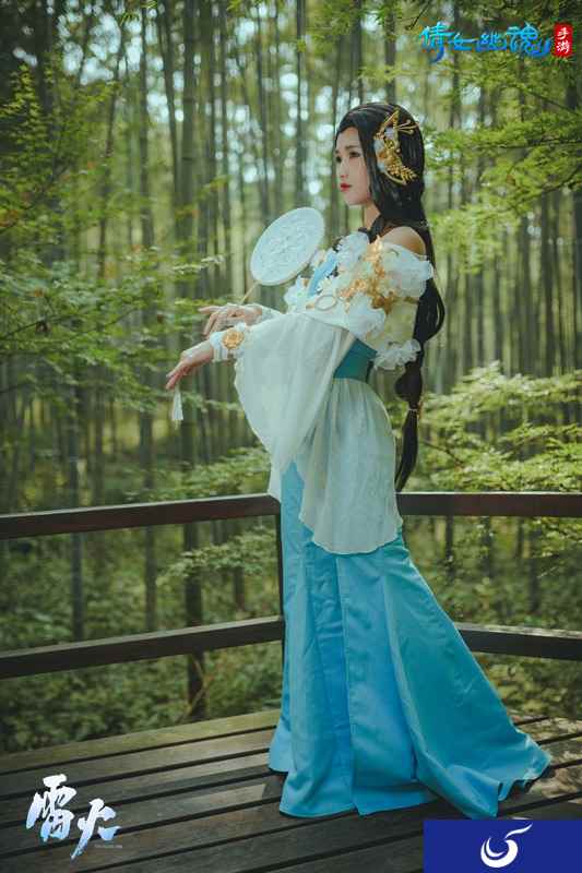 蓝蝶翩翩舞动三界，绝美coser演绎倩女时装故事
