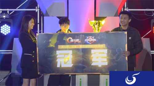 喜讯!“把脸凑过来CC”蝉联《魂斗罗:归来》燃魂战队联赛冠军!