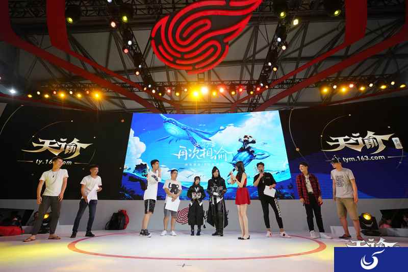 《天谕》手游ChinaJoy精彩不断 Coser演绎穿越时空的会面
