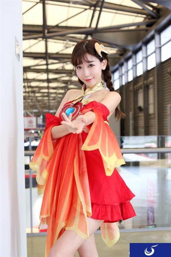 《王者荣耀》最美女队长上任：KPL秋季赛颜值大提升
