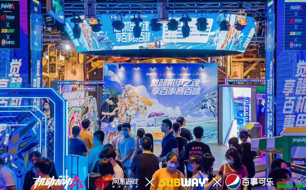 夏日鲜爽,限定联动!机动都市阿尔法x百事x赛百味快闪广州