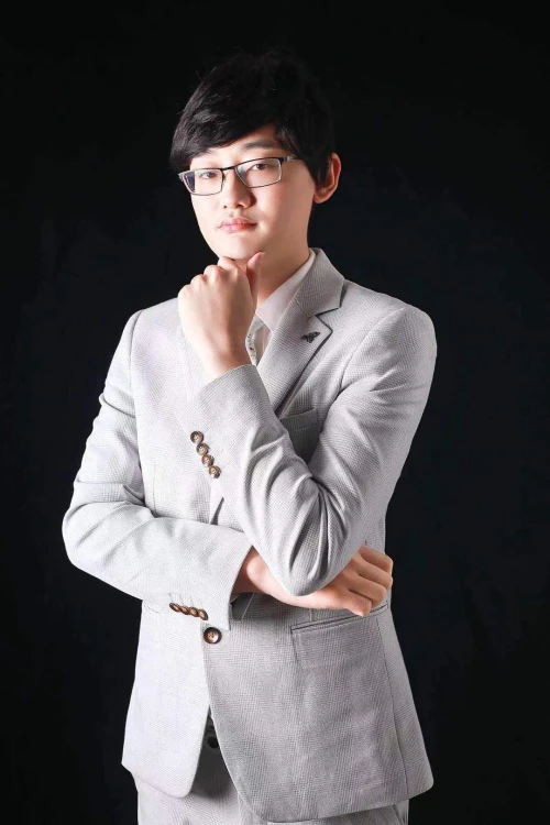 大厨哥:寂静村“村长”人类教学